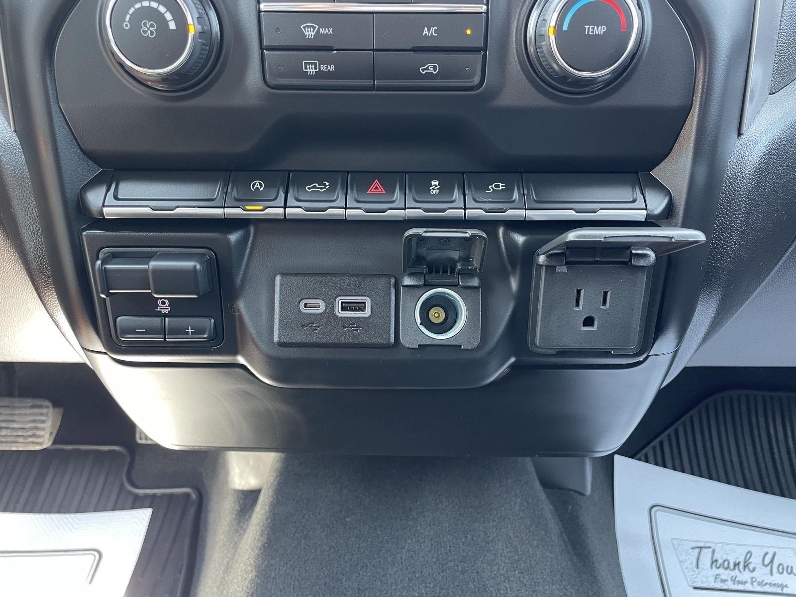 Vehicle photo 23