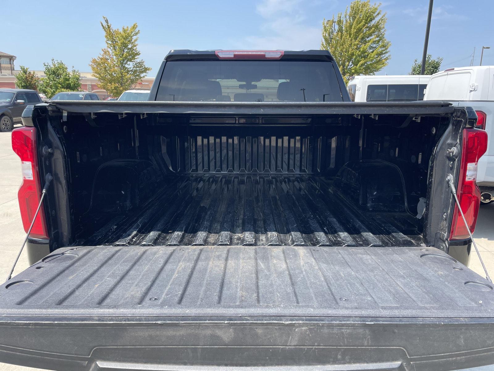 Vehicle photo 29