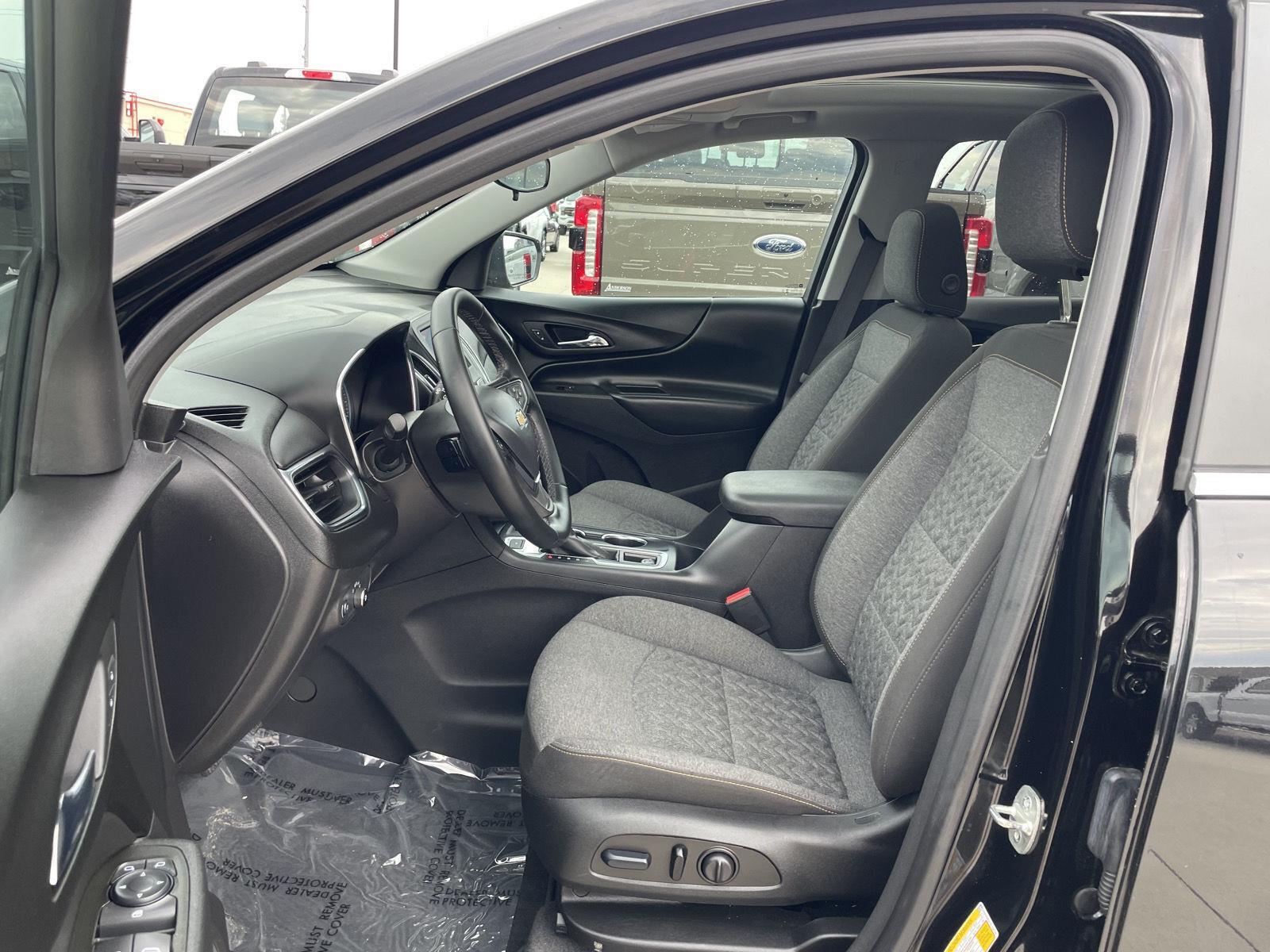 Vehicle photo 17