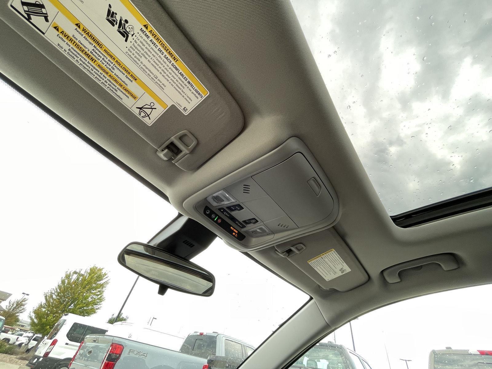 Vehicle photo 21