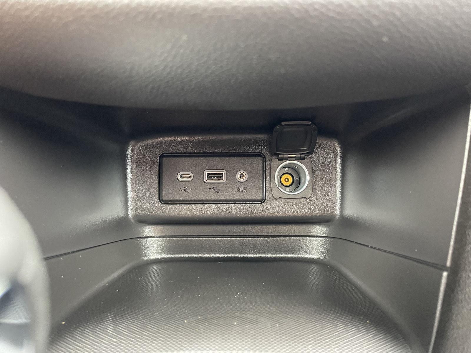 Vehicle photo 28