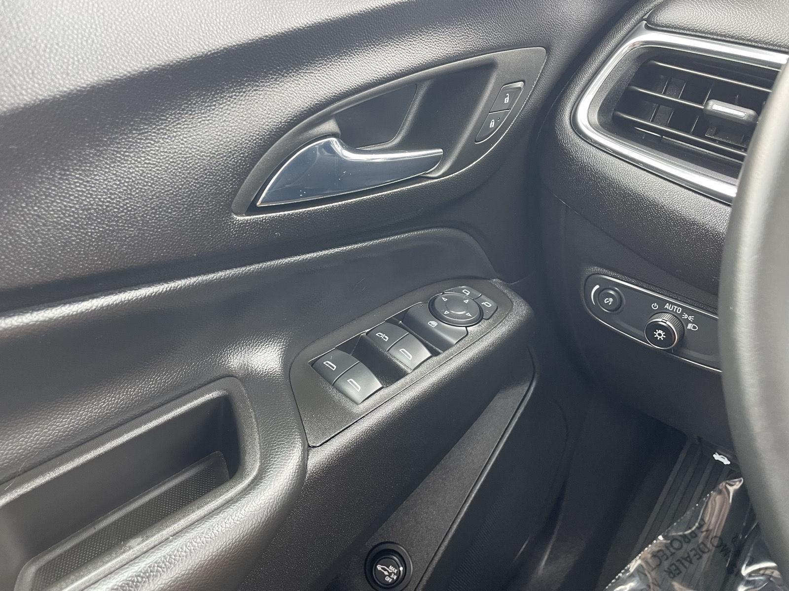Vehicle photo 29