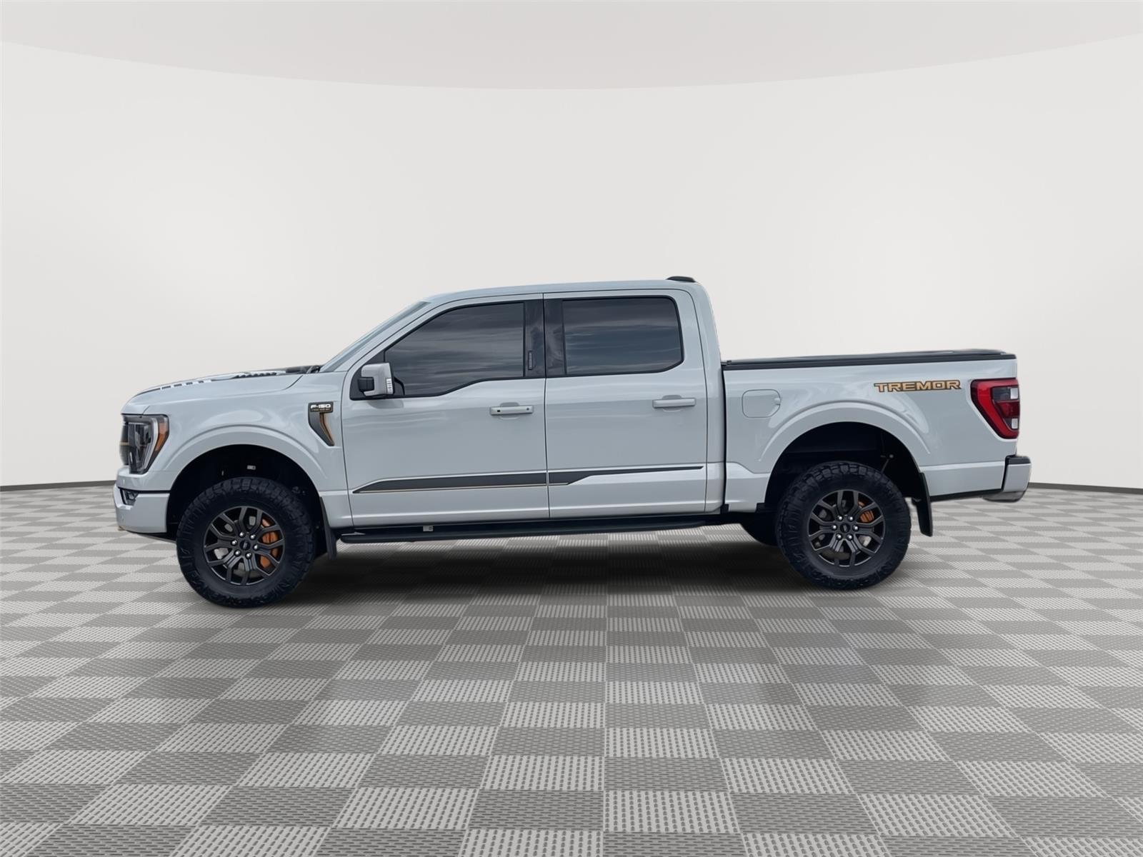 Vehicle photo 2