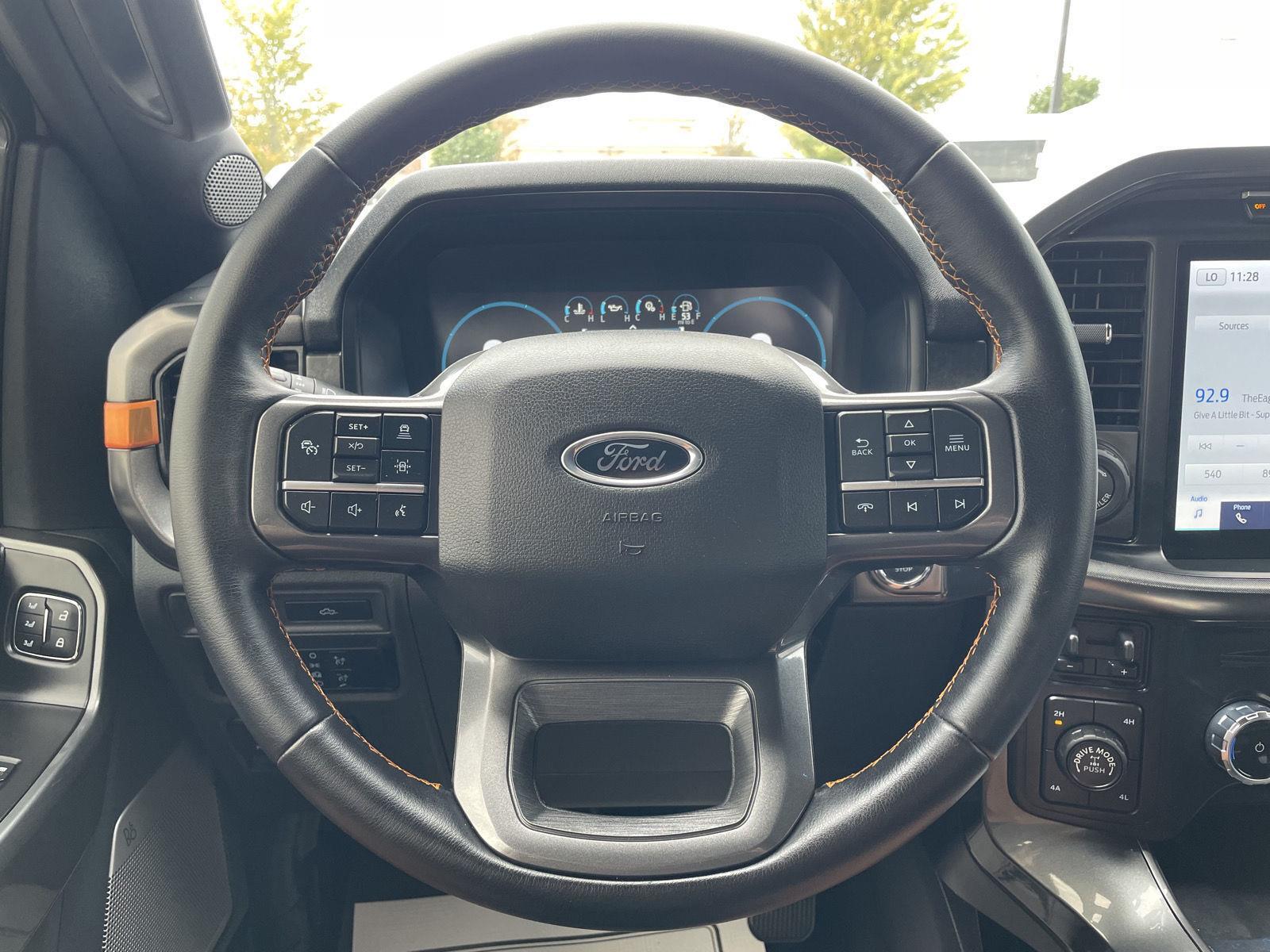Vehicle photo 12