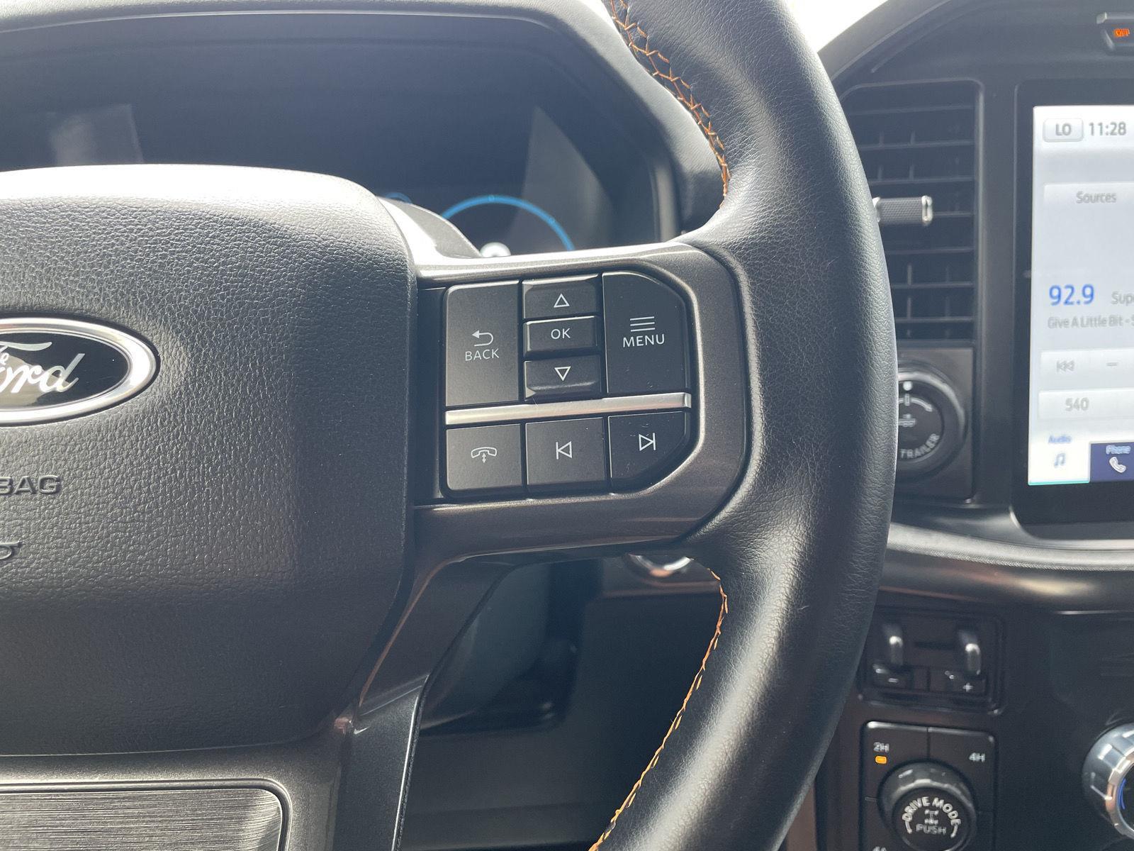 Vehicle photo 14