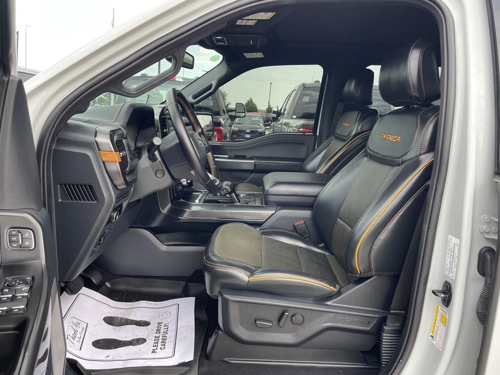 Vehicle photo 17