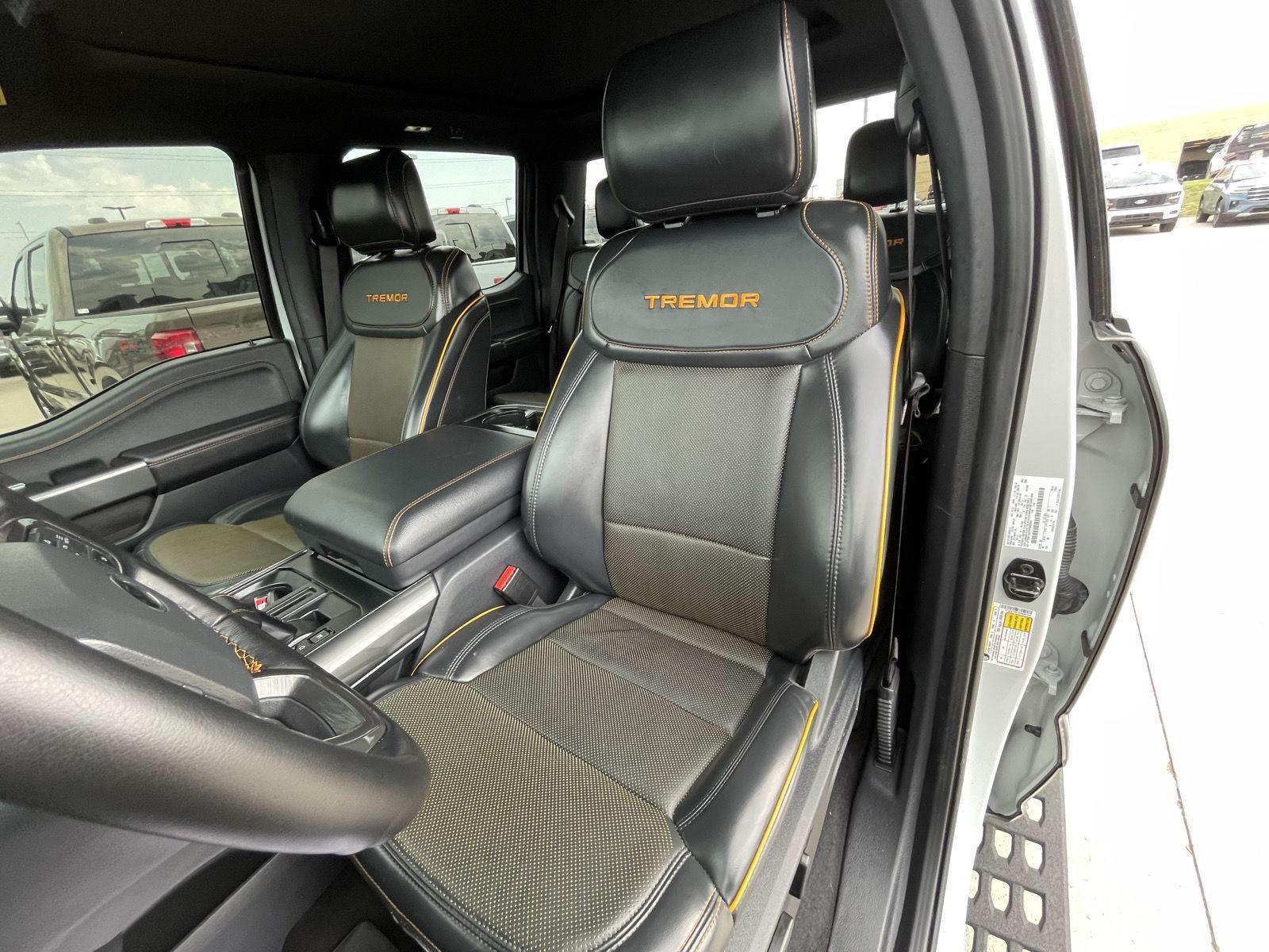 Vehicle photo 18
