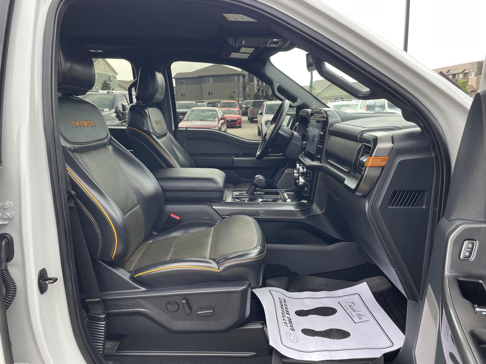 Vehicle photo 19