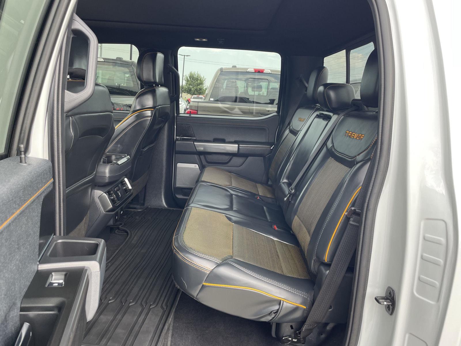 Vehicle photo 20