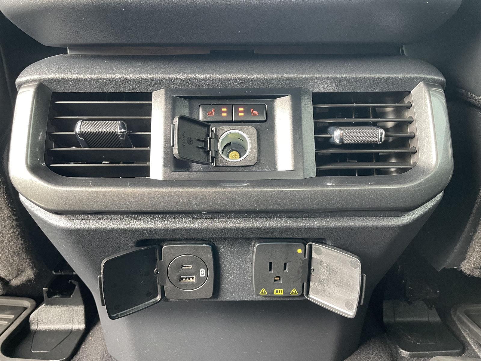 Vehicle photo 21