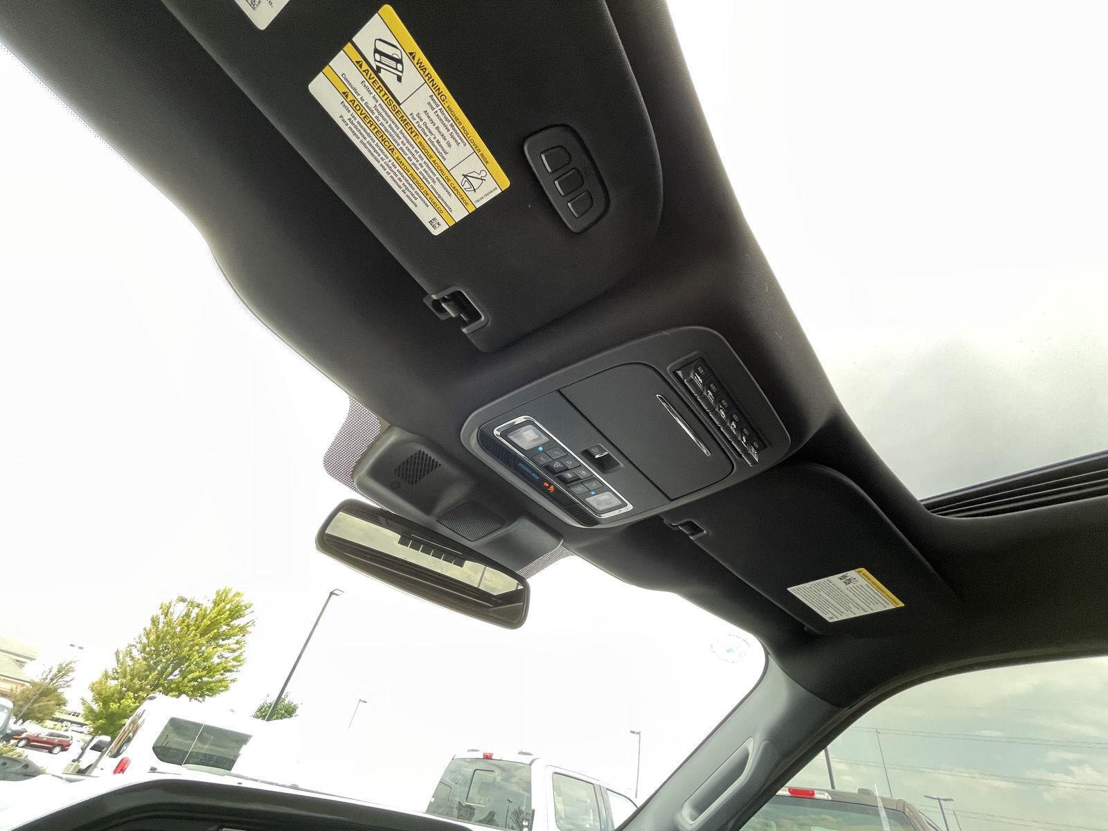 Vehicle photo 22
