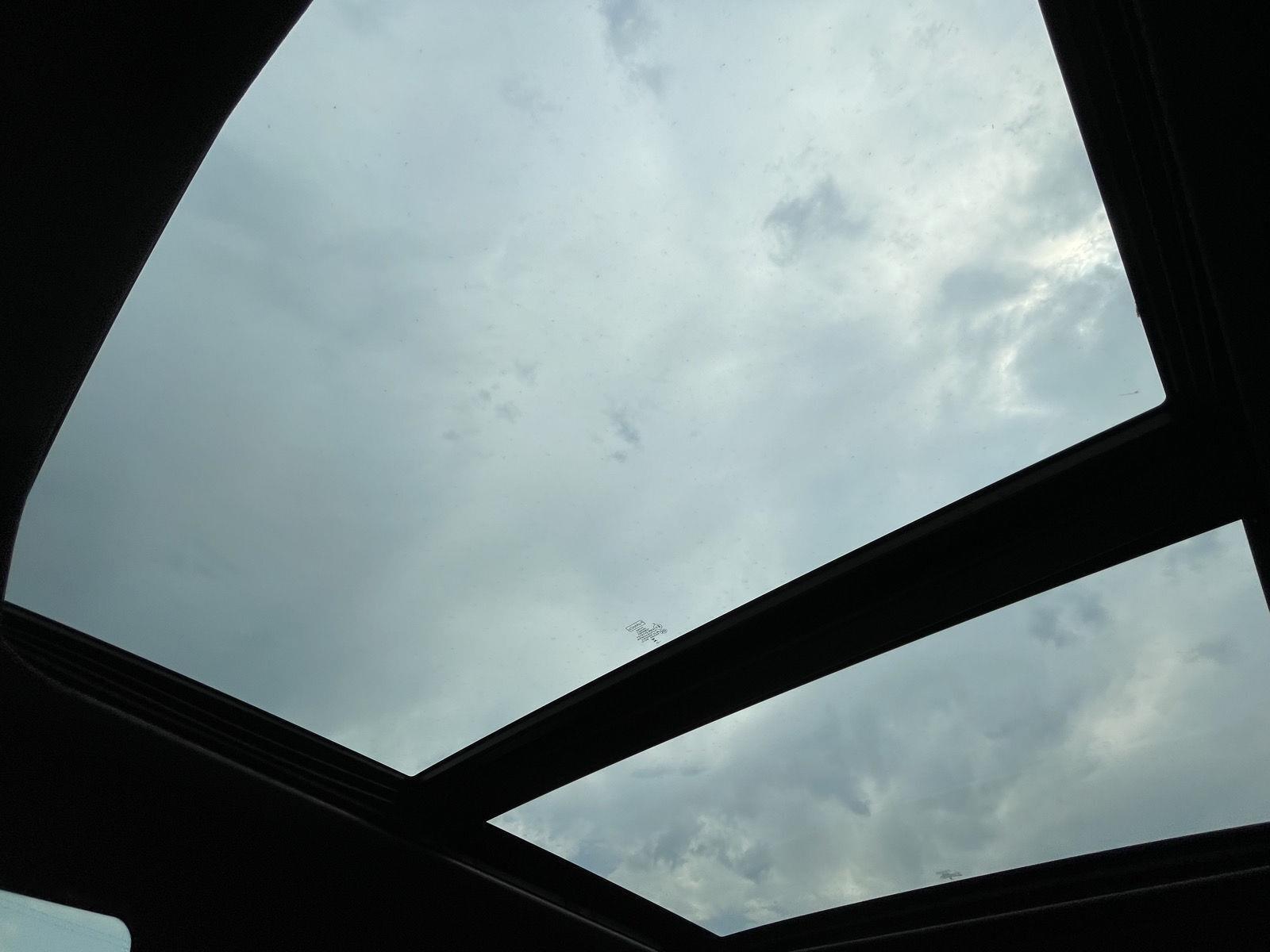 Vehicle photo 23