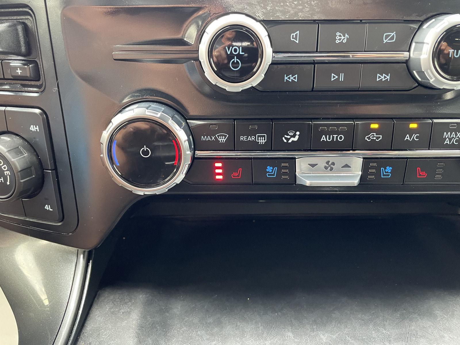 Vehicle photo 30