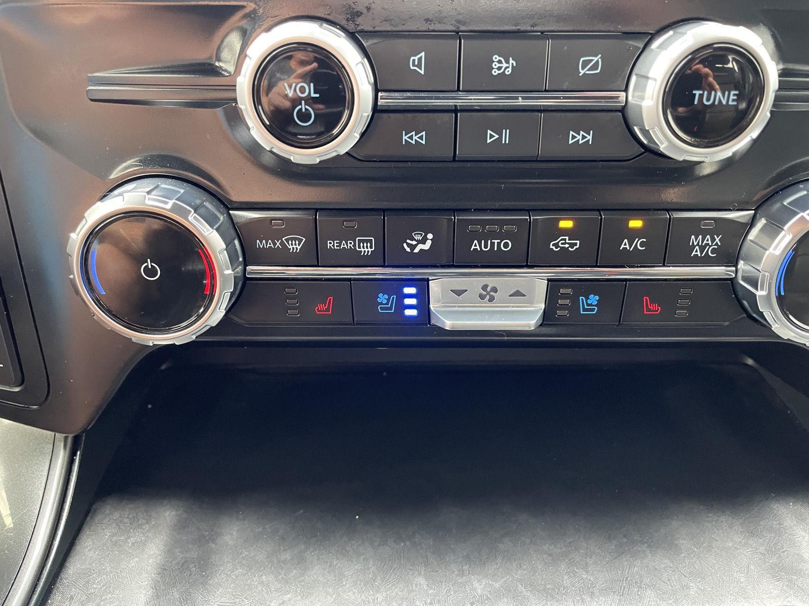 Vehicle photo 31