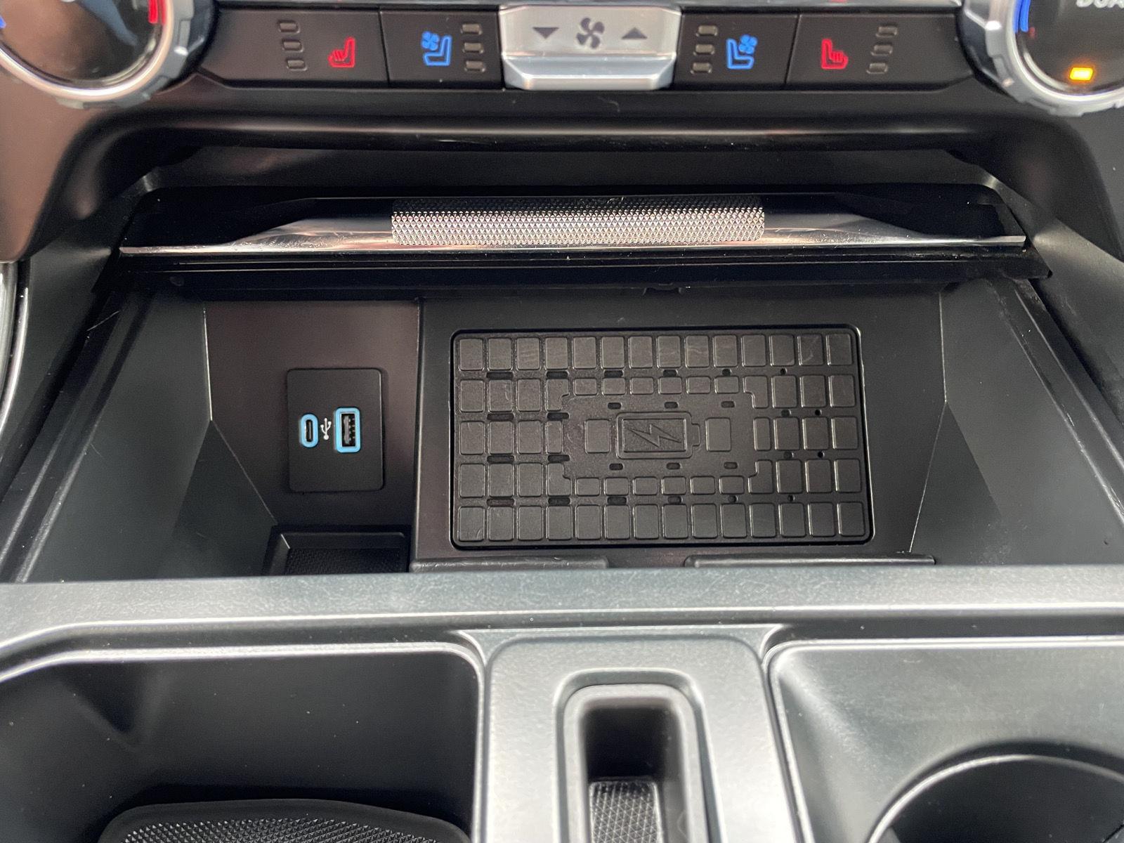Vehicle photo 32