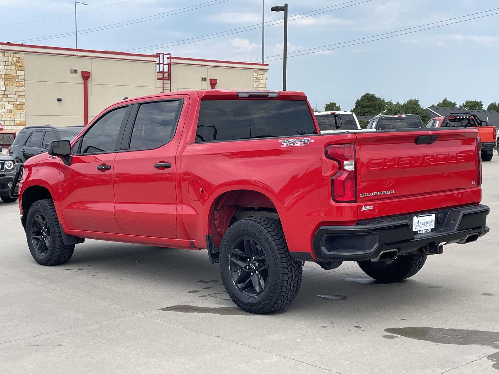 Vehicle photo 9