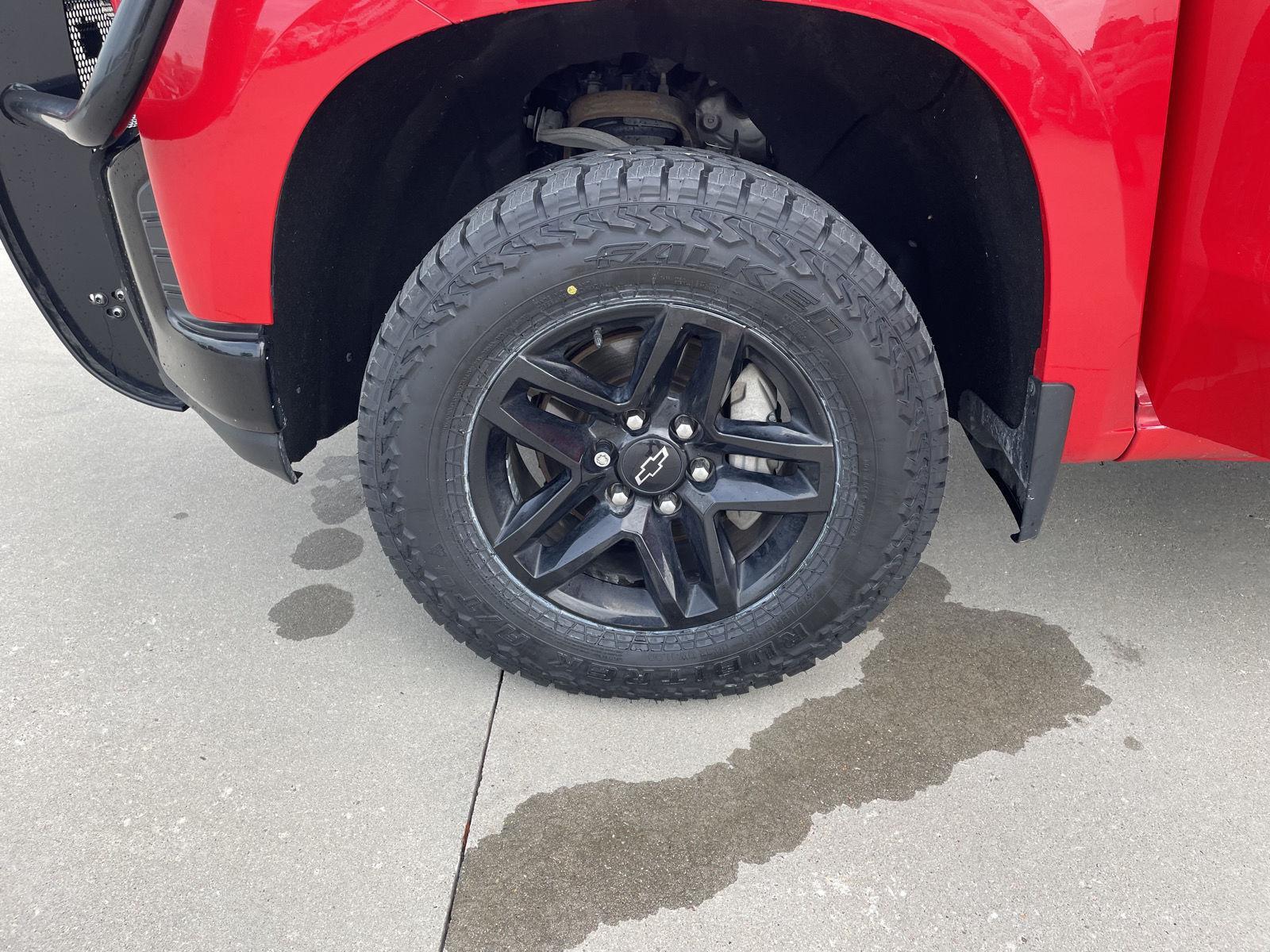 Vehicle photo 10