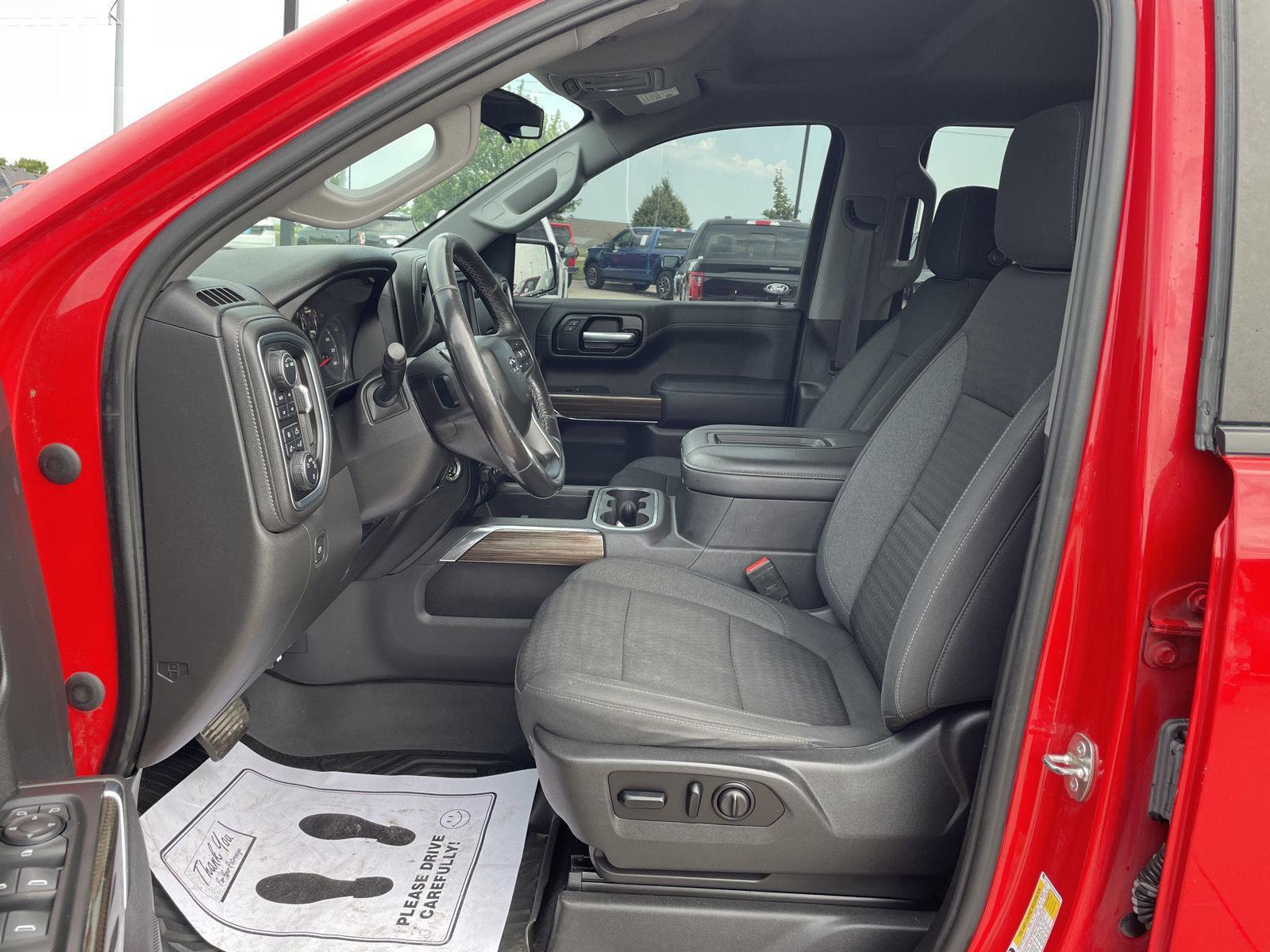 Vehicle photo 17
