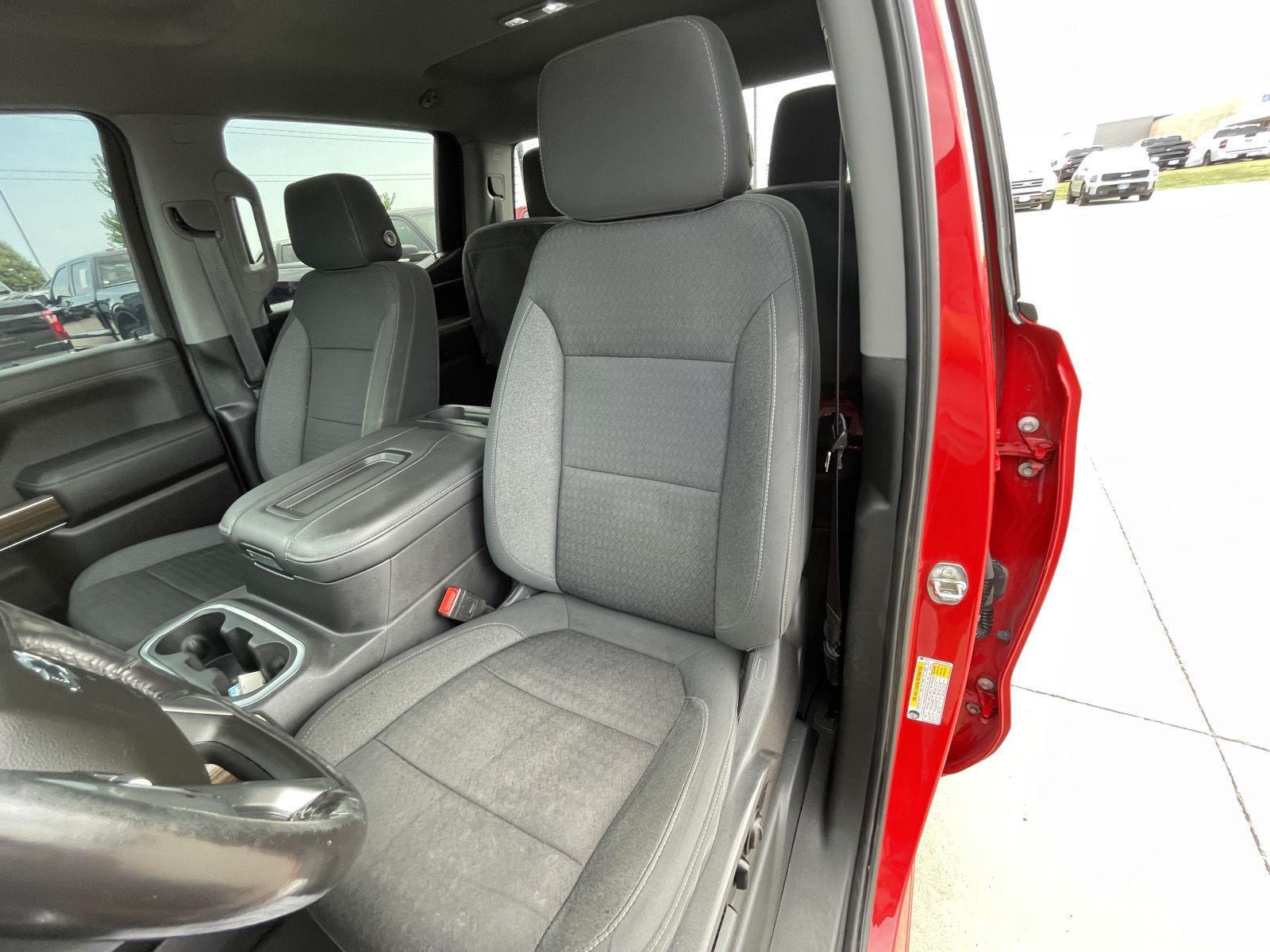 Vehicle photo 18