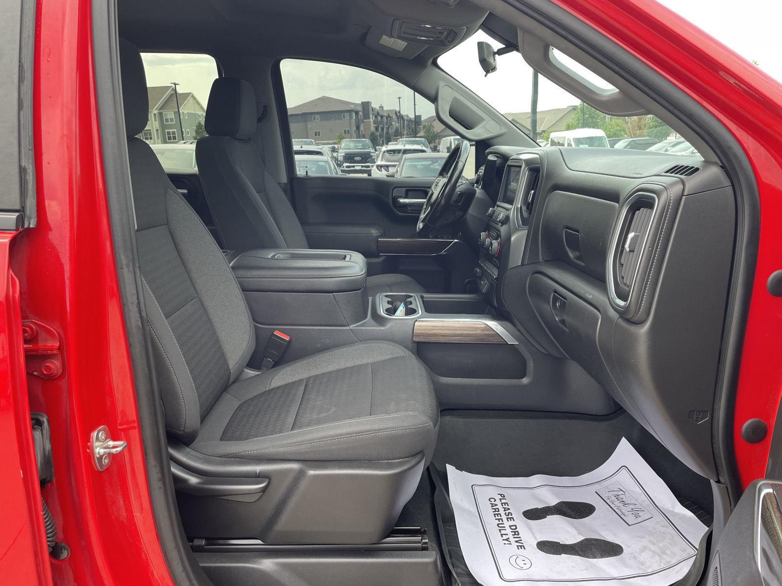 Vehicle photo 19