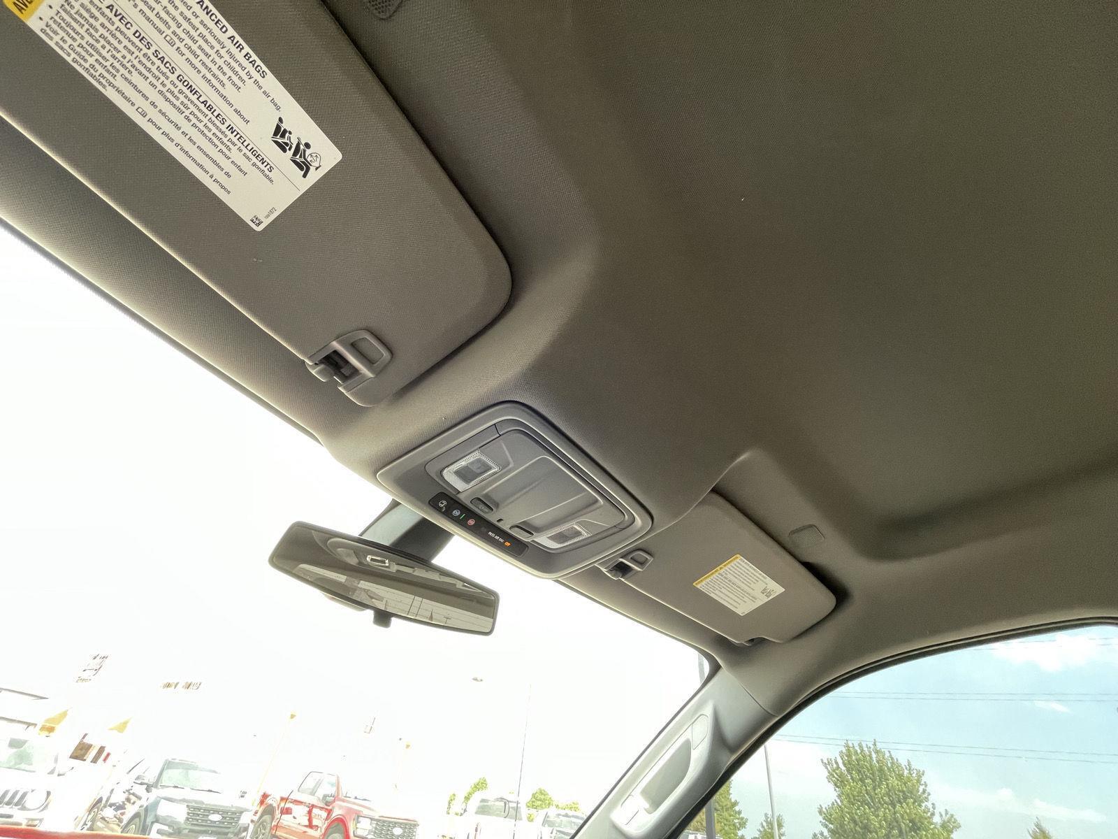 Vehicle photo 21
