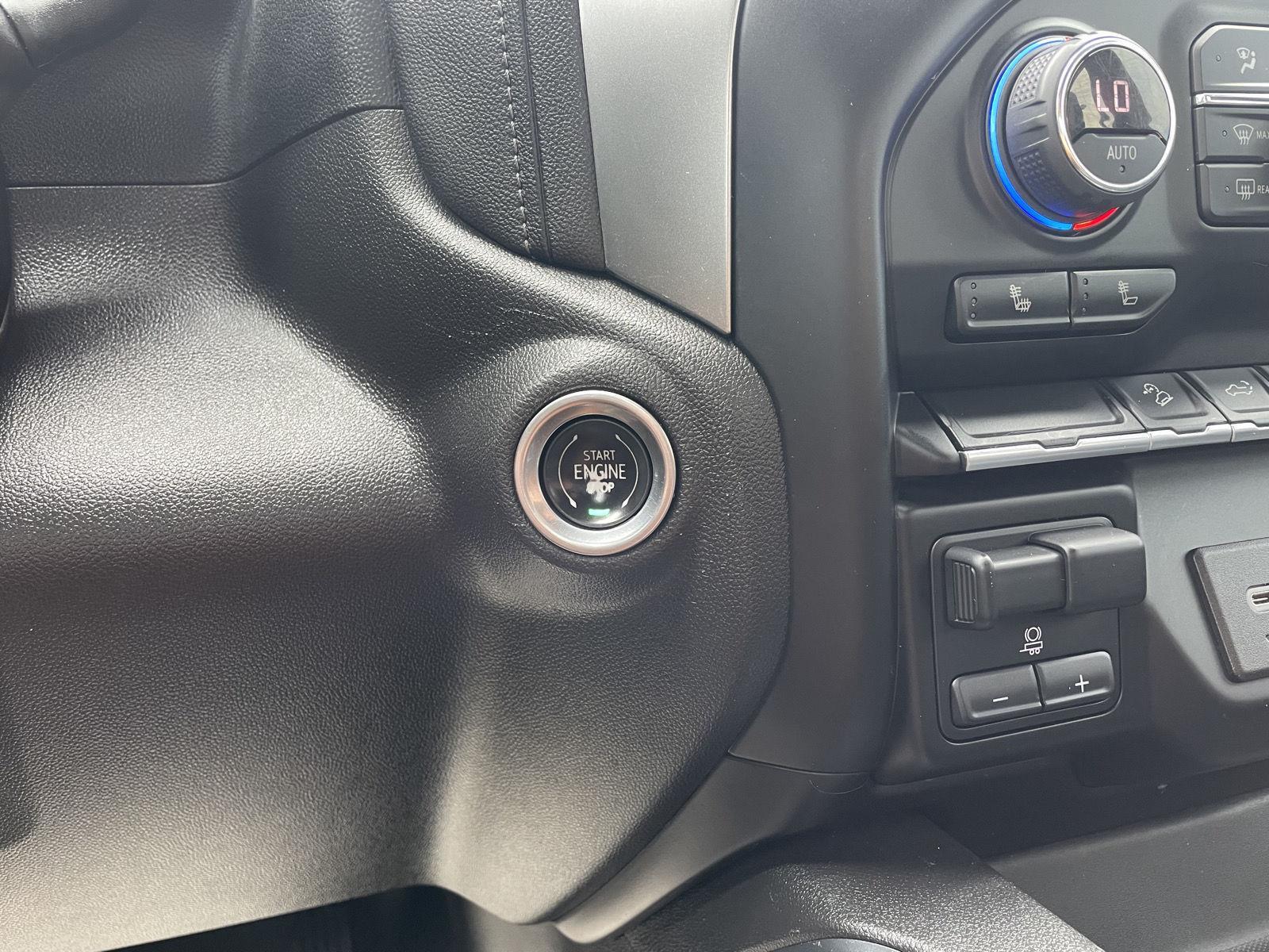 Vehicle photo 24
