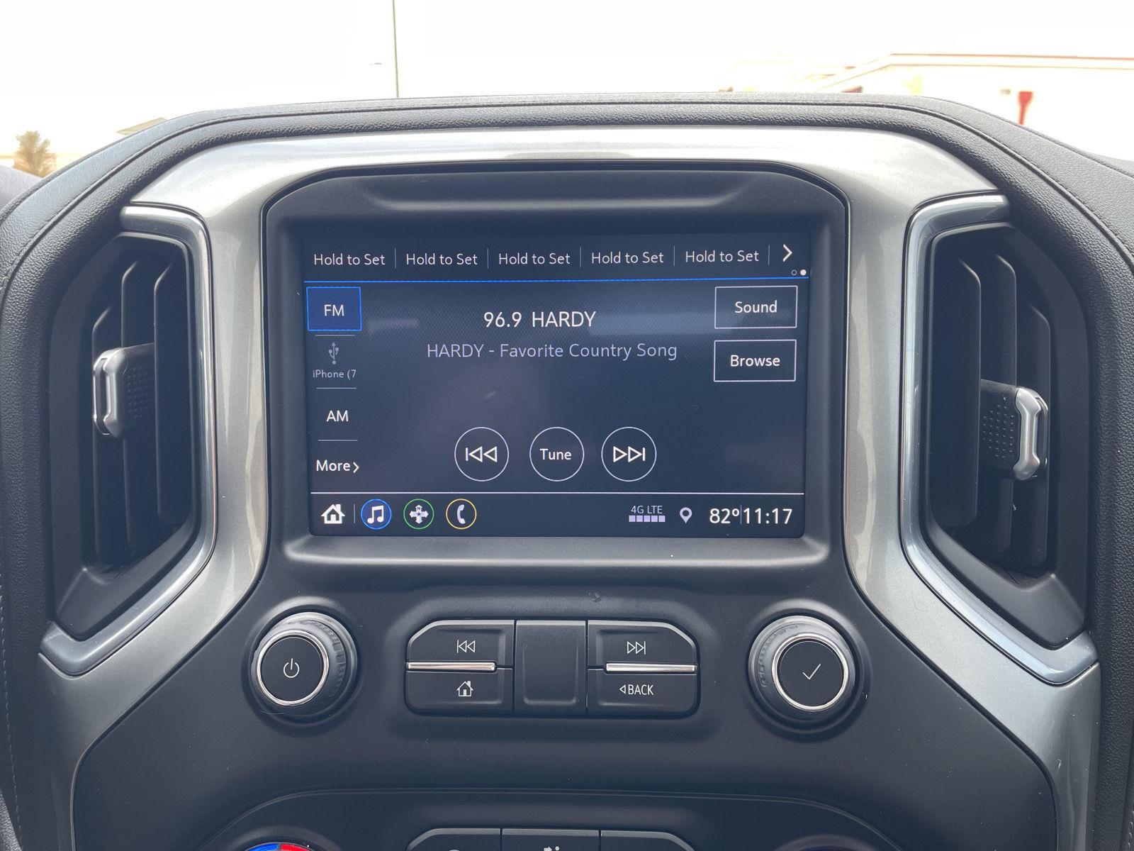 Vehicle photo 25