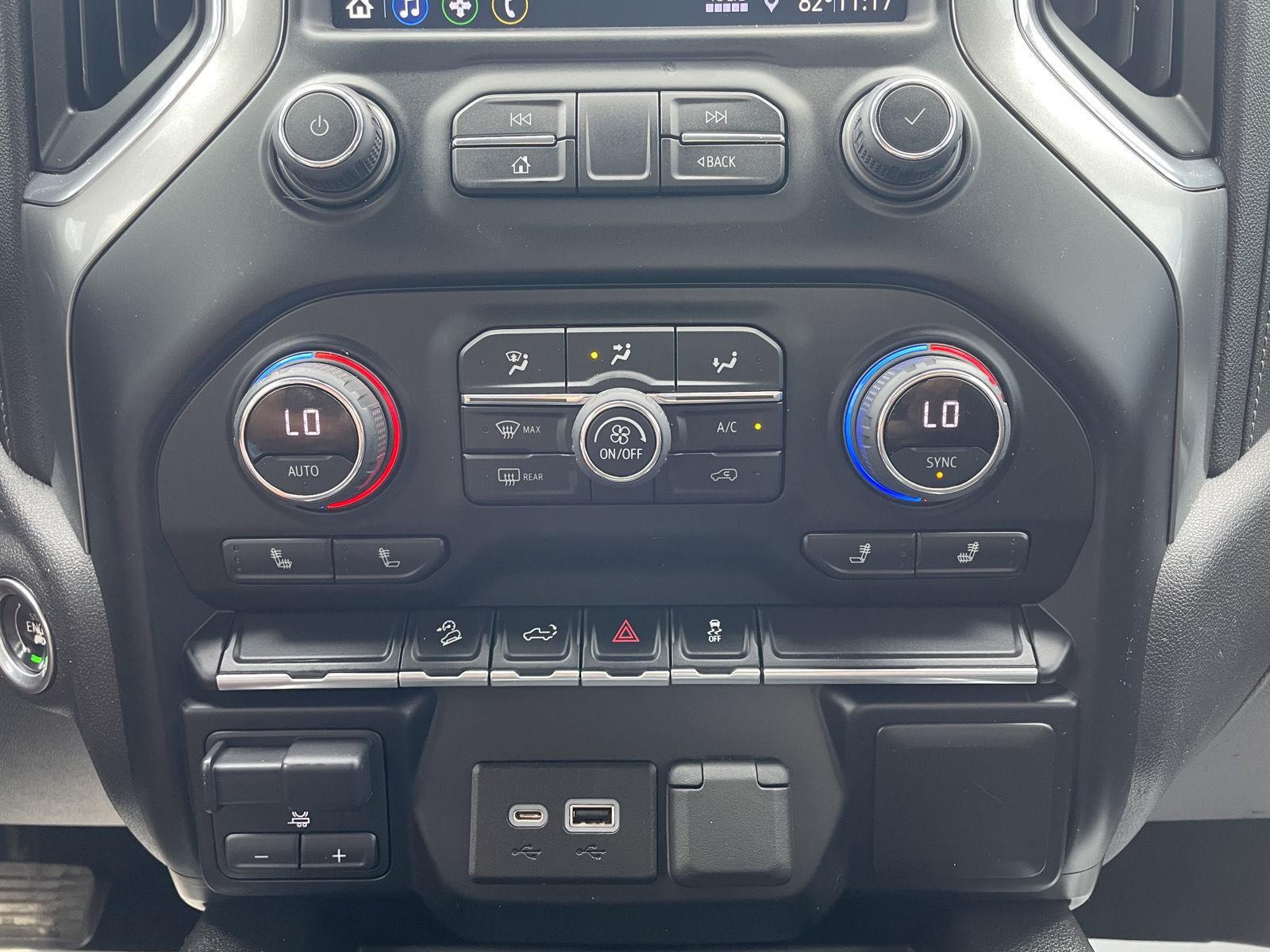 Vehicle photo 26