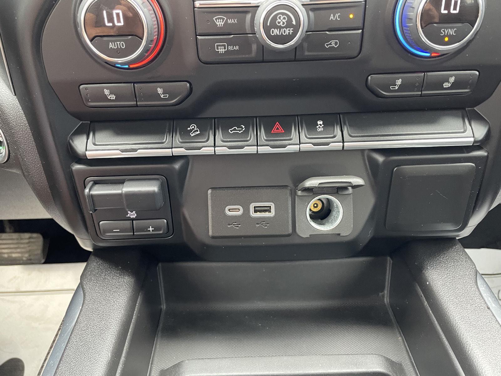 Vehicle photo 29