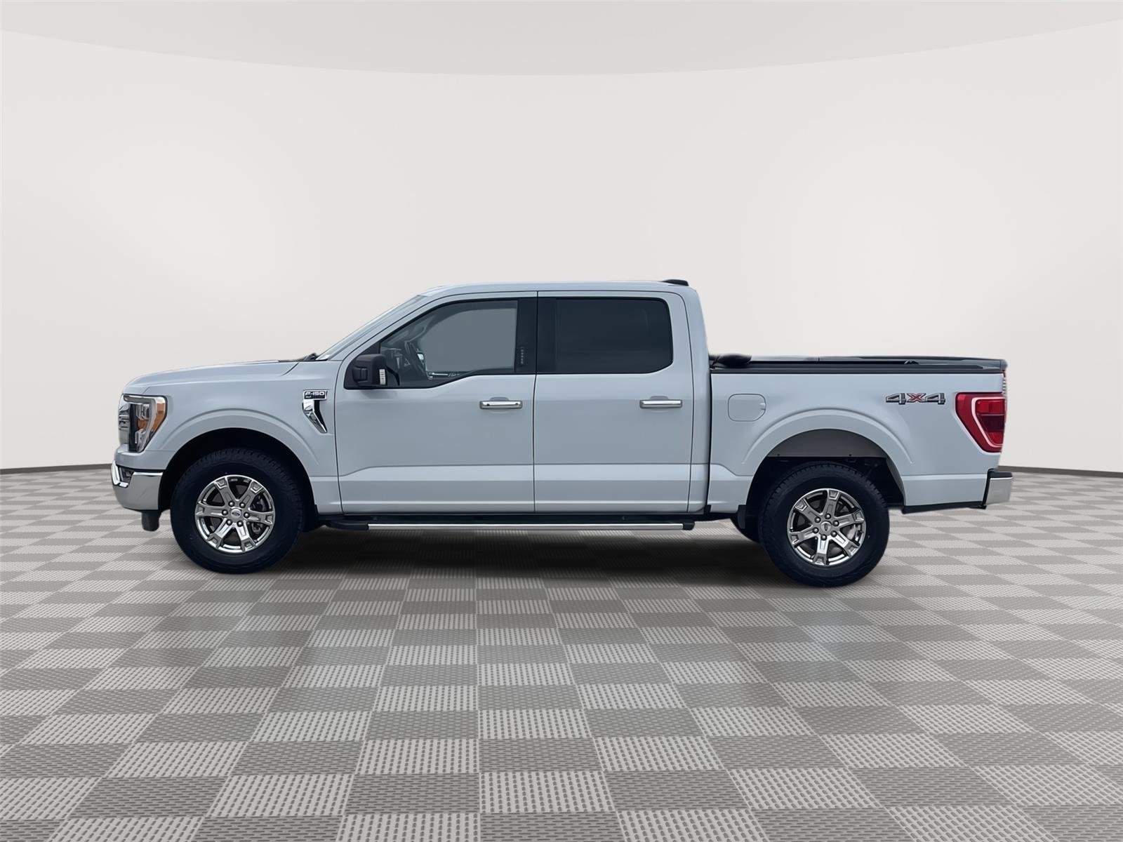 Vehicle photo 2