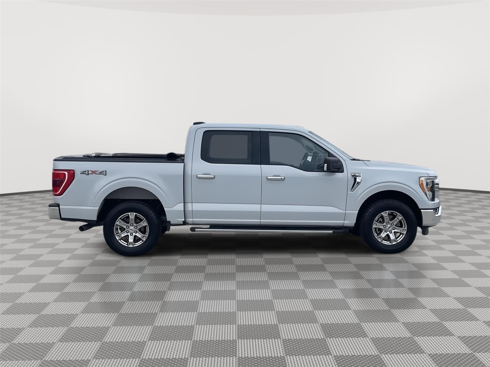 Vehicle photo 6