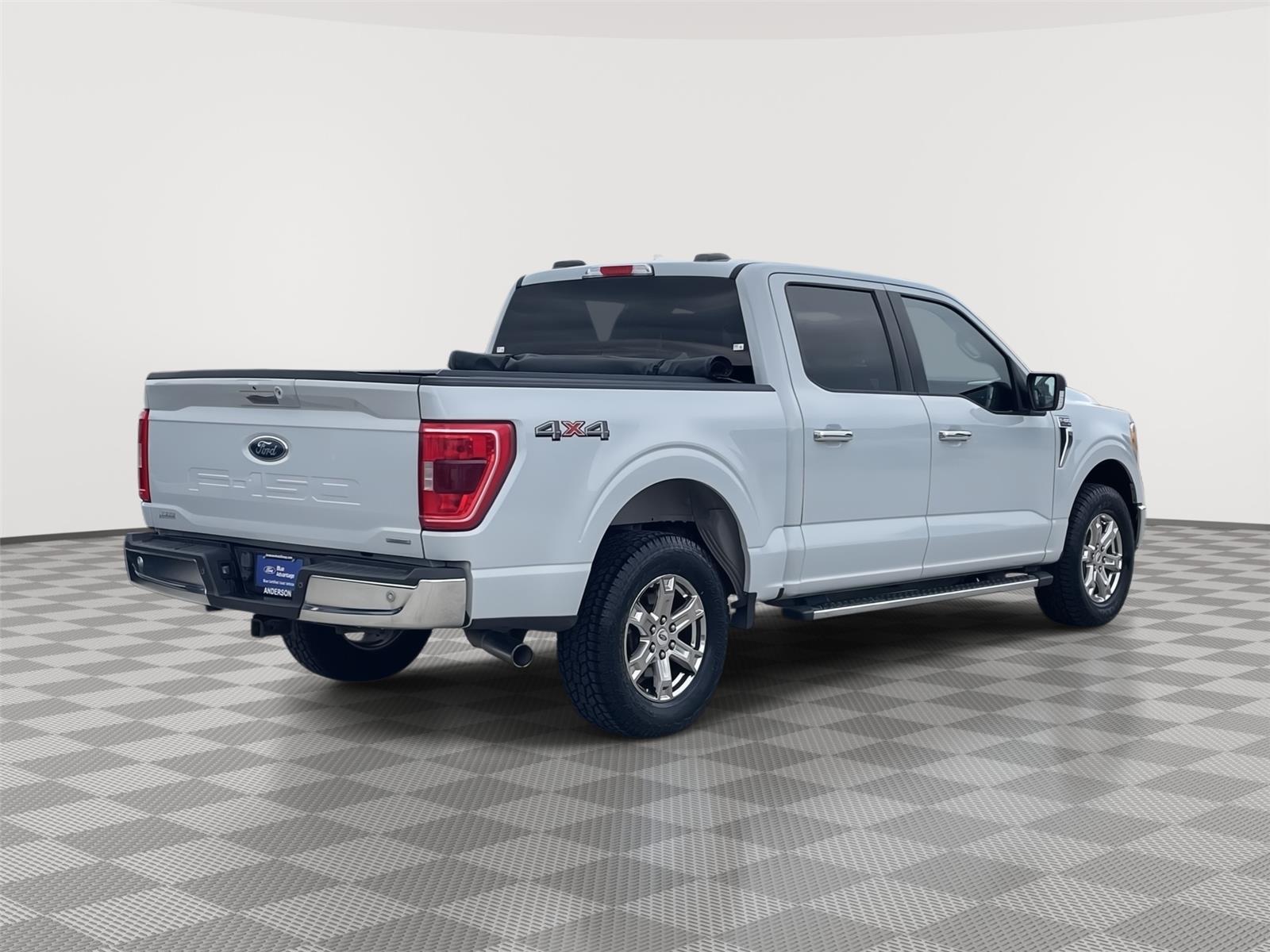 Vehicle photo 7