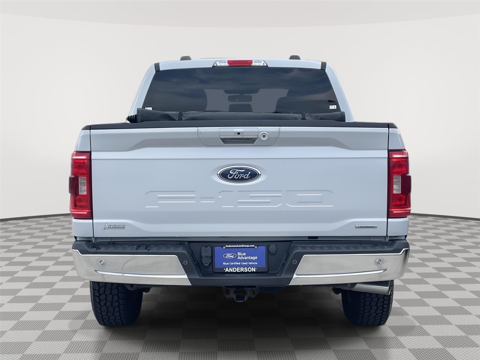 Vehicle photo 8