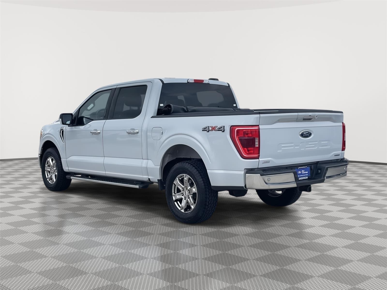 Vehicle photo 9