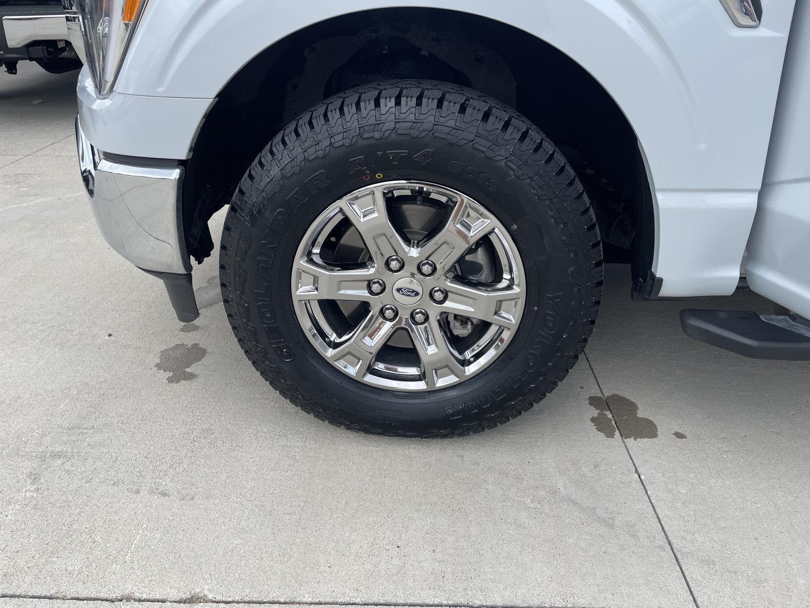 Vehicle photo 10