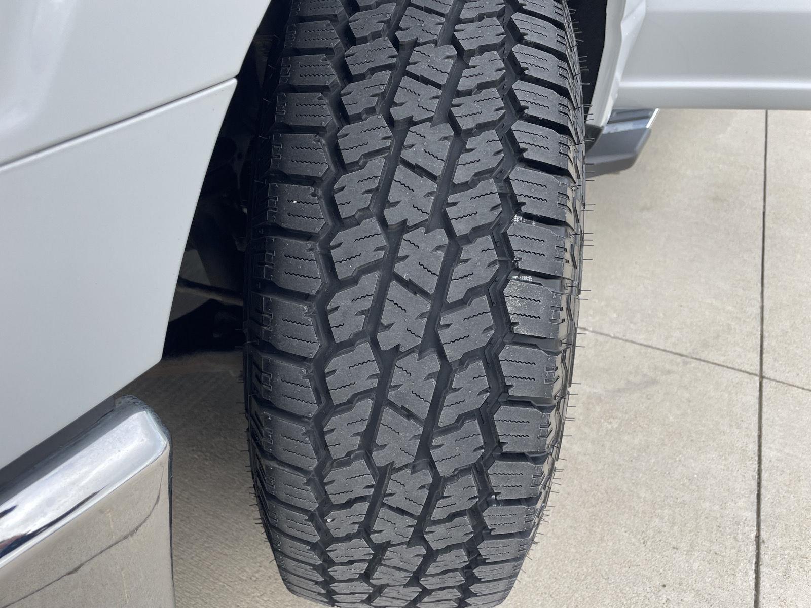 Vehicle photo 11