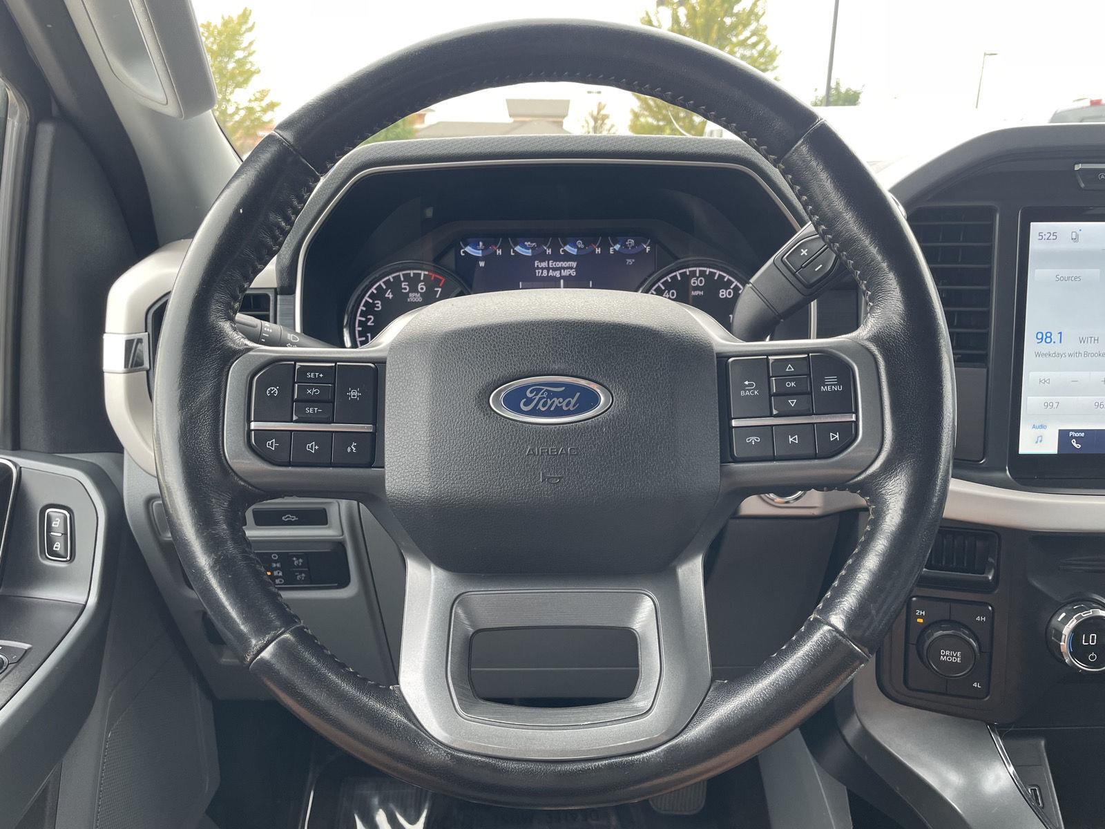 Vehicle photo 12