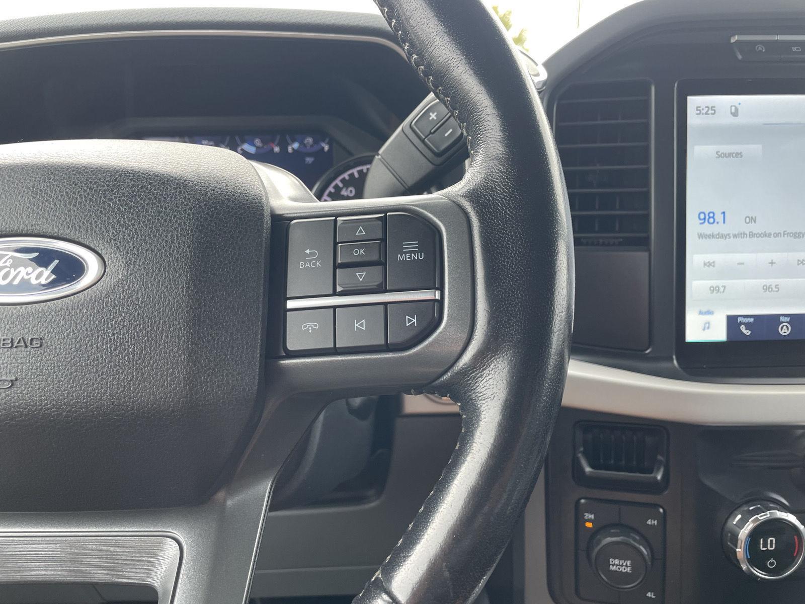 Vehicle photo 14