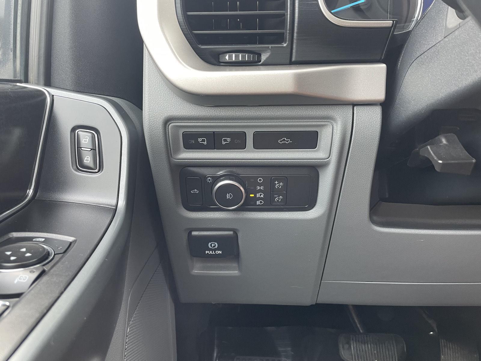 Vehicle photo 16