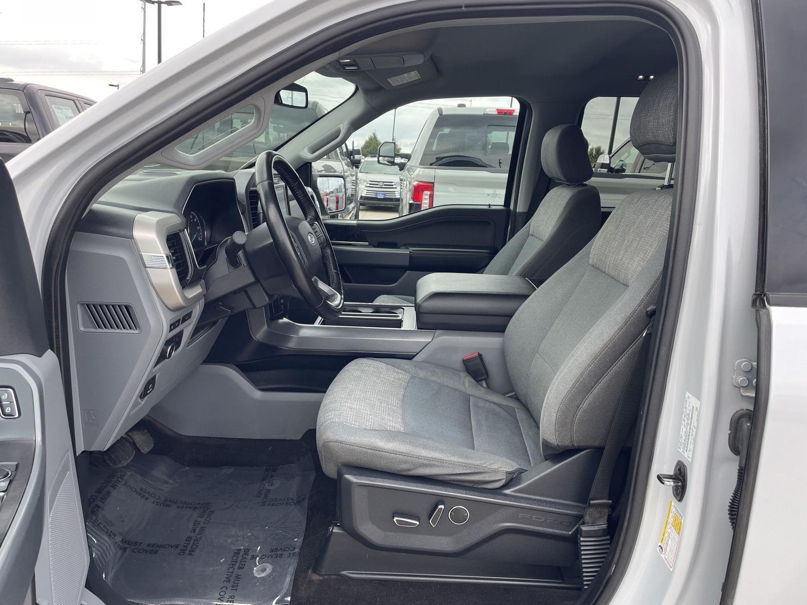 Vehicle photo 17