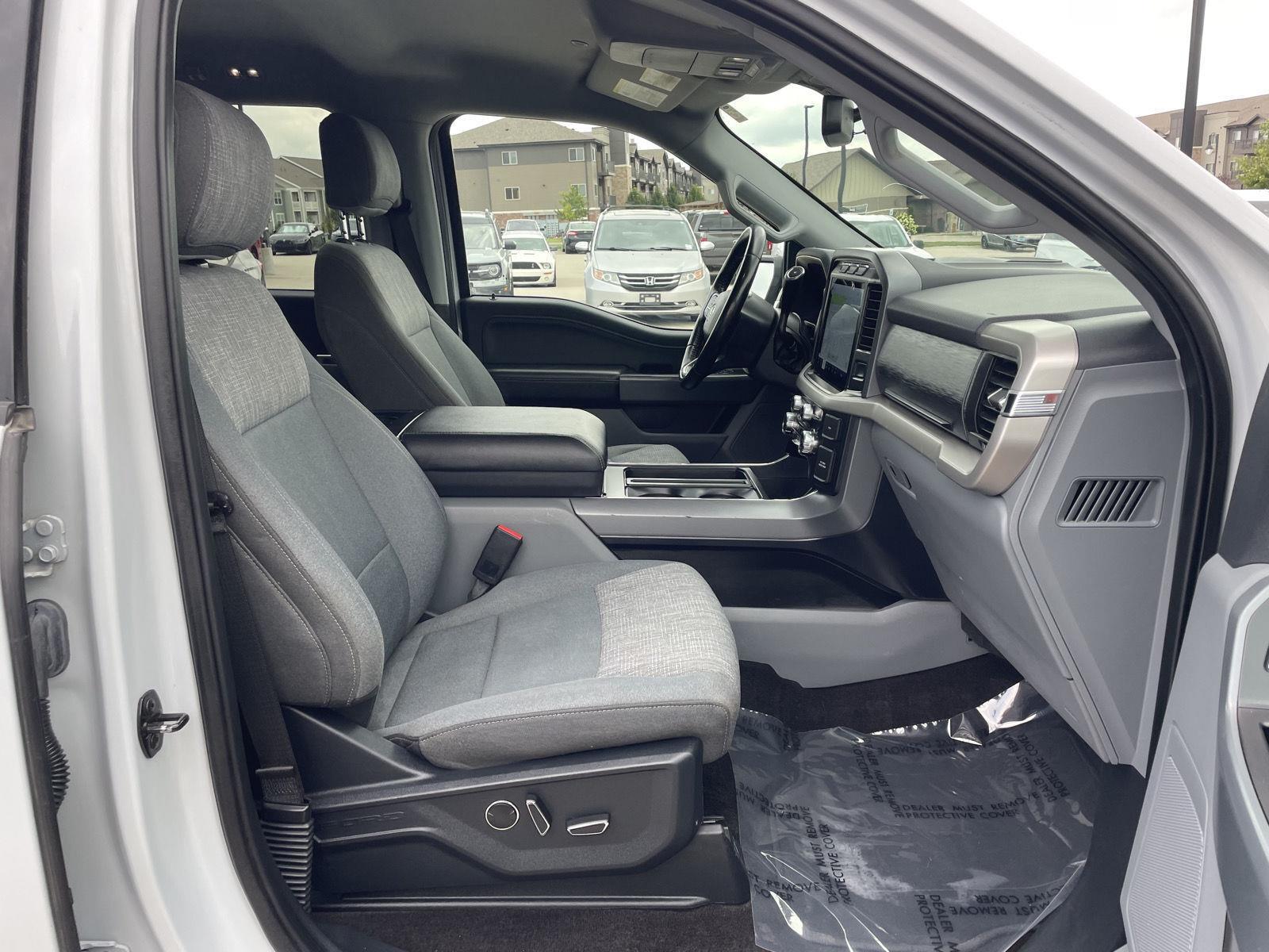 Vehicle photo 18
