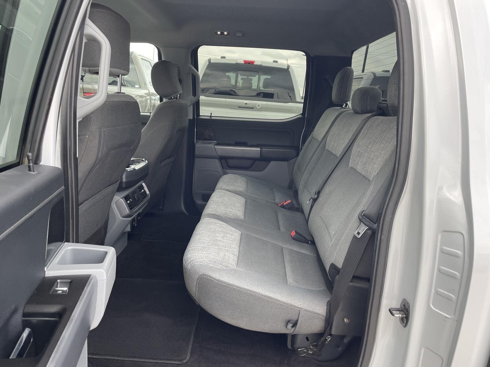 Vehicle photo 19