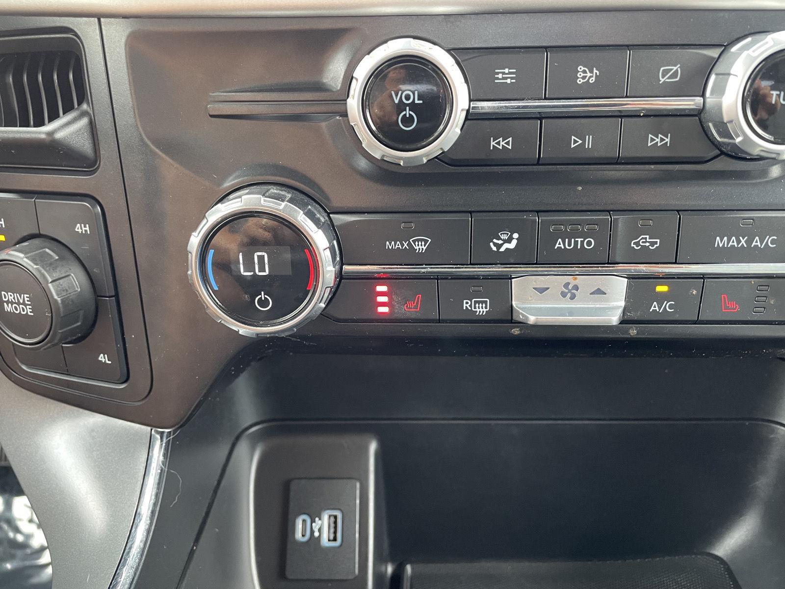 Vehicle photo 26