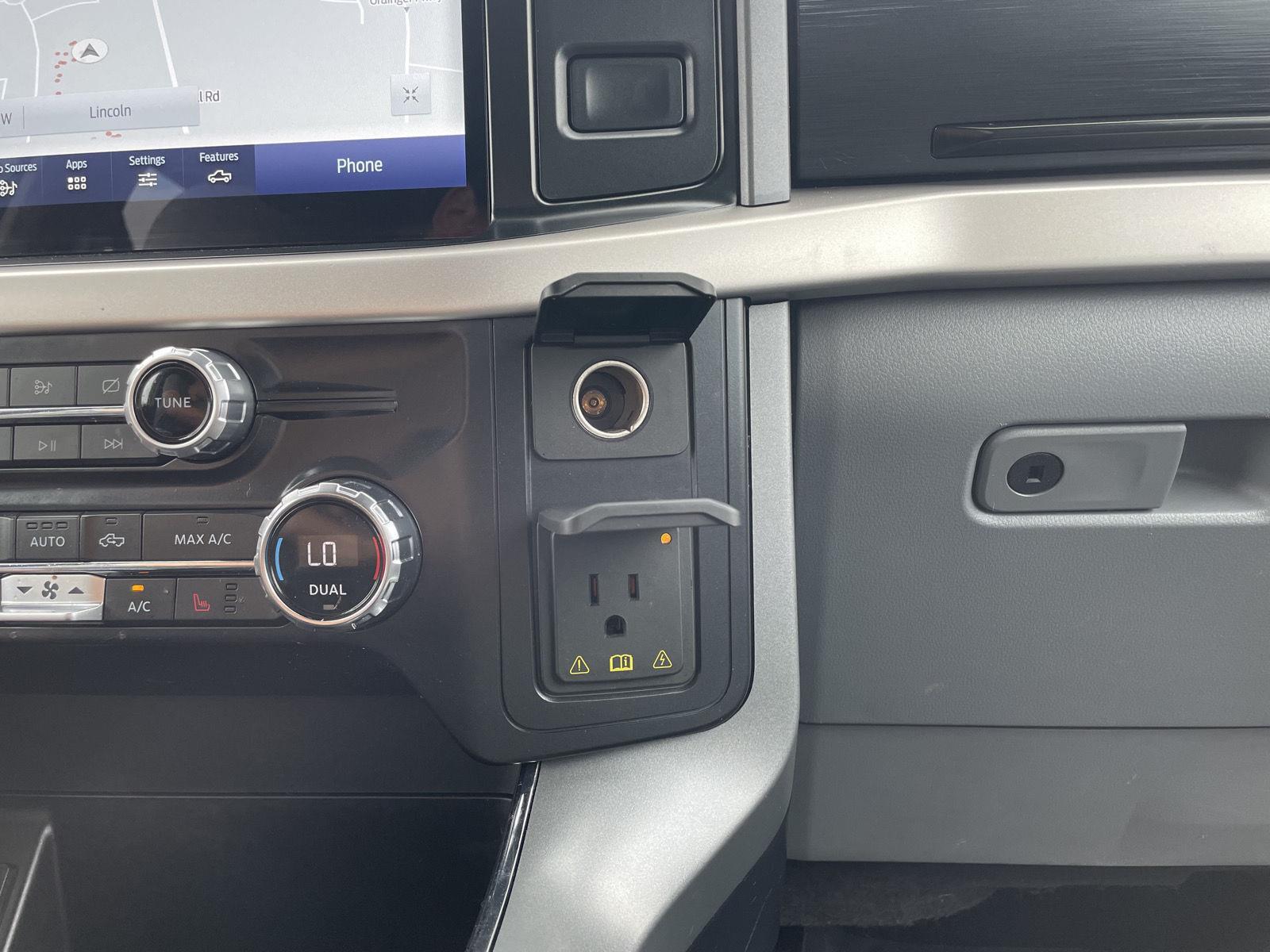 Vehicle photo 29