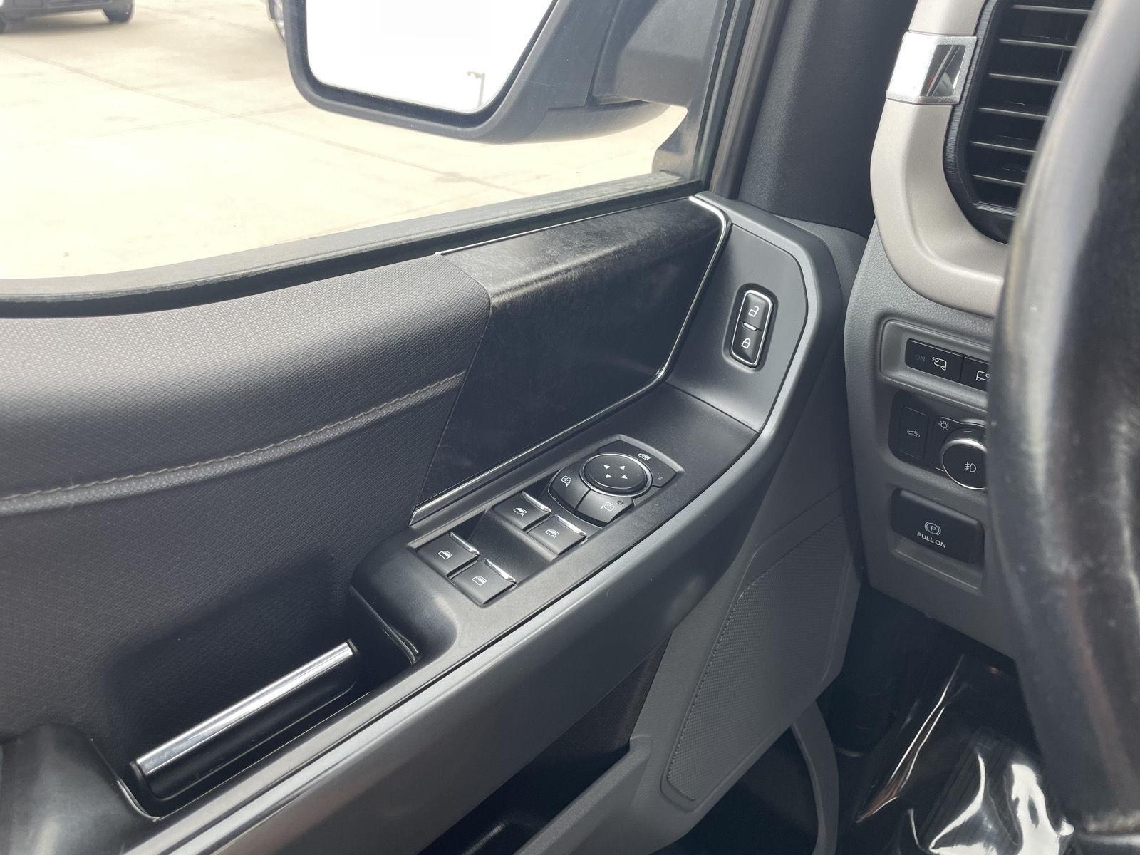 Vehicle photo 30