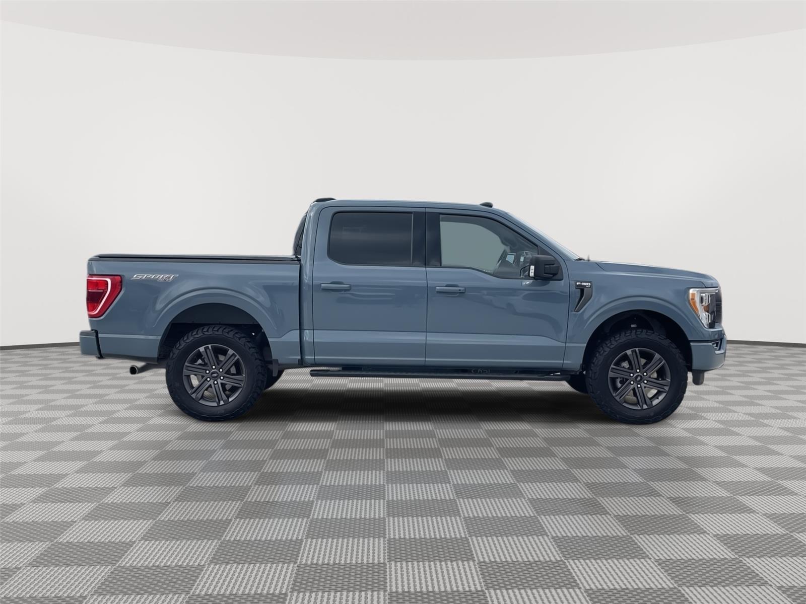 Vehicle photo 6