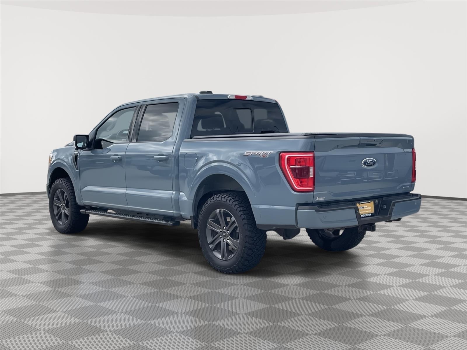 Vehicle photo 9