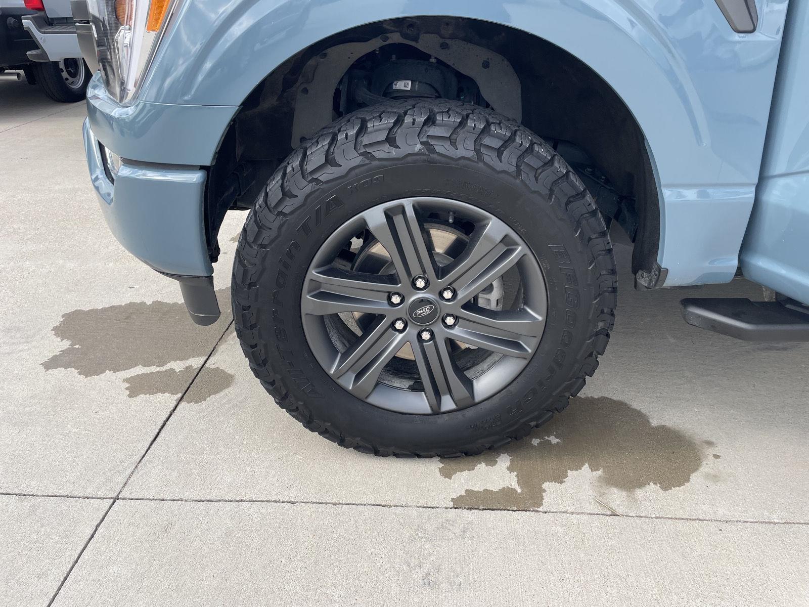 Vehicle photo 10