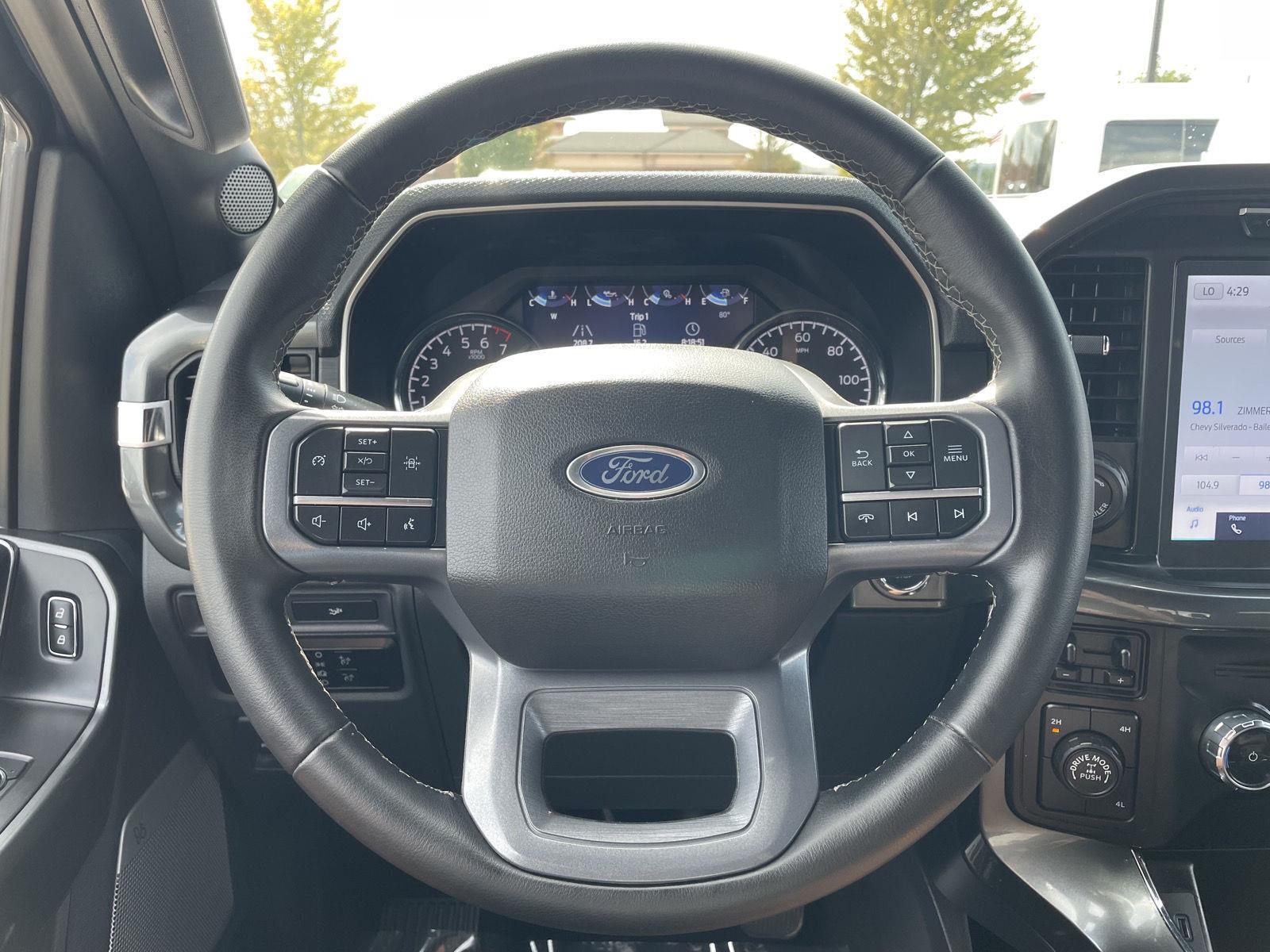 Vehicle photo 12