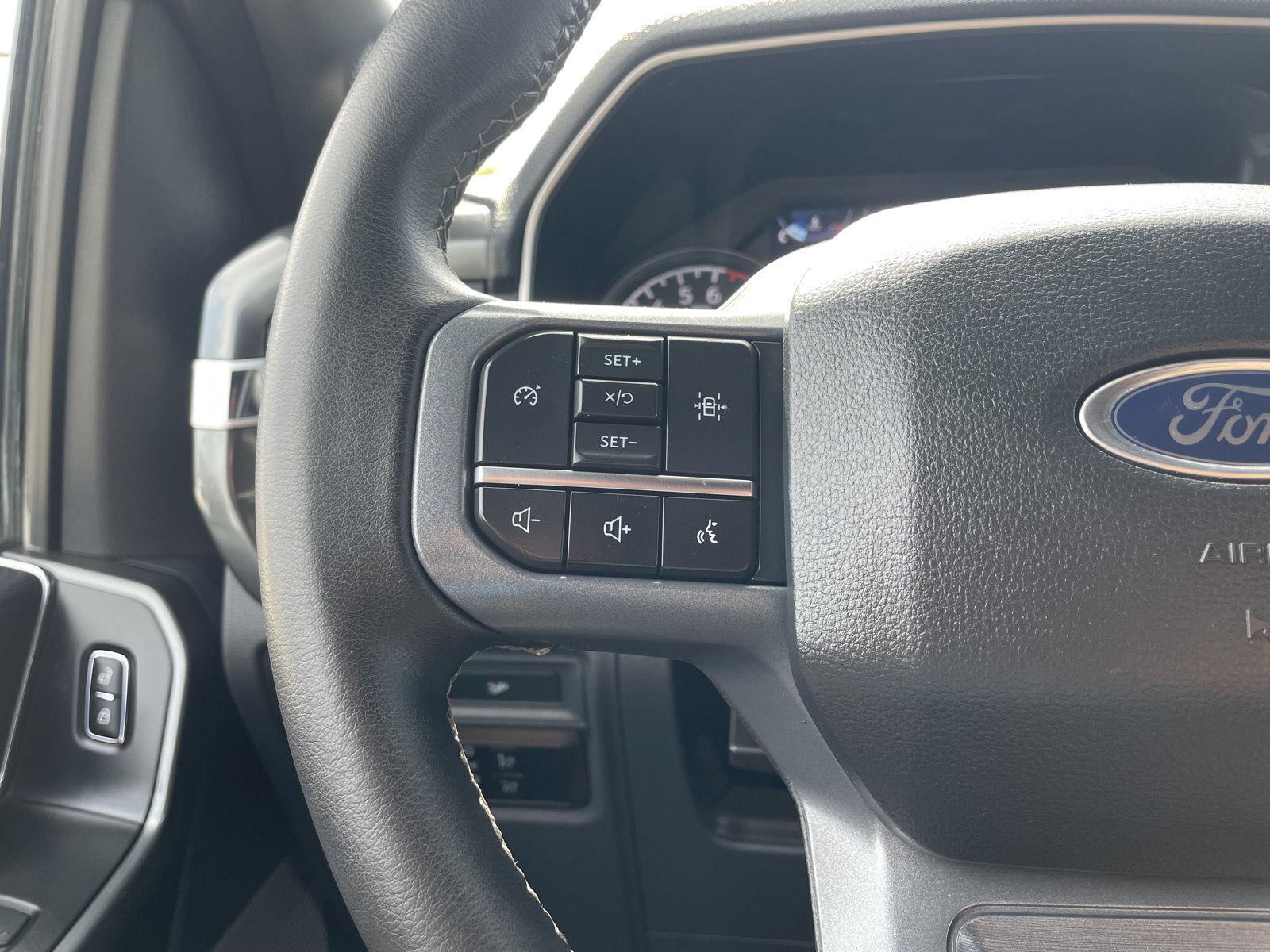 Vehicle photo 13
